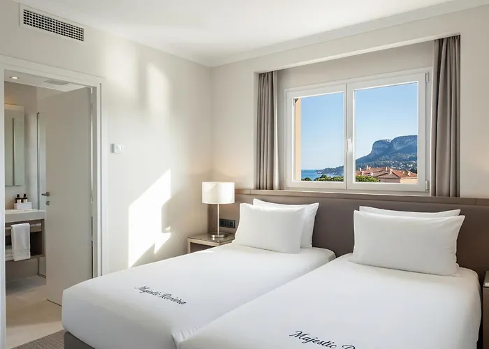 Majestic Aria Resort Hotel & Spa 酒店